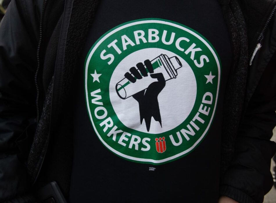 starbucks-workers-strike-over-new-dress-code