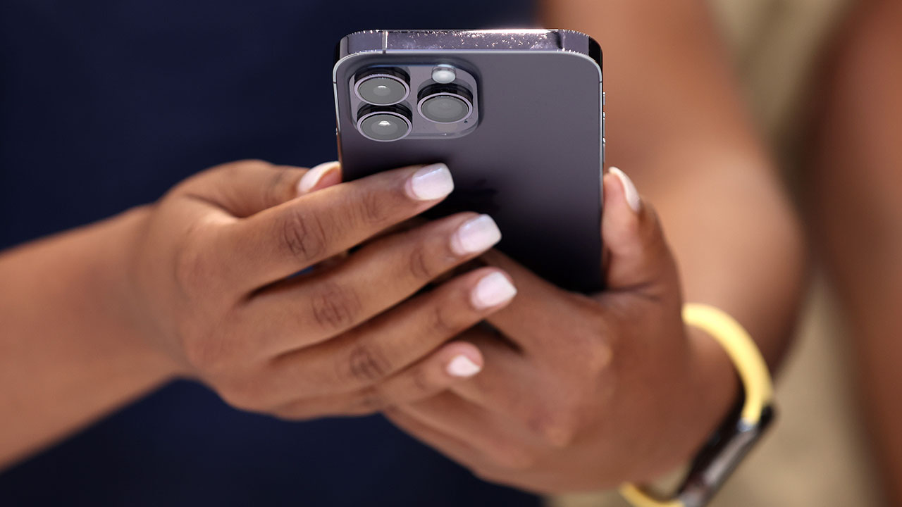 how-much-an-apple-iphone-could-cost-if-made-in-the-us