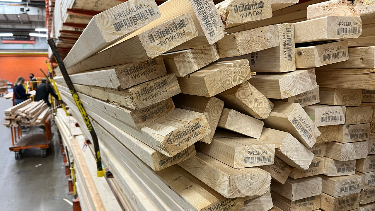 fight-over-lumber-tariffs-could-reshape-future-of-us-home-building