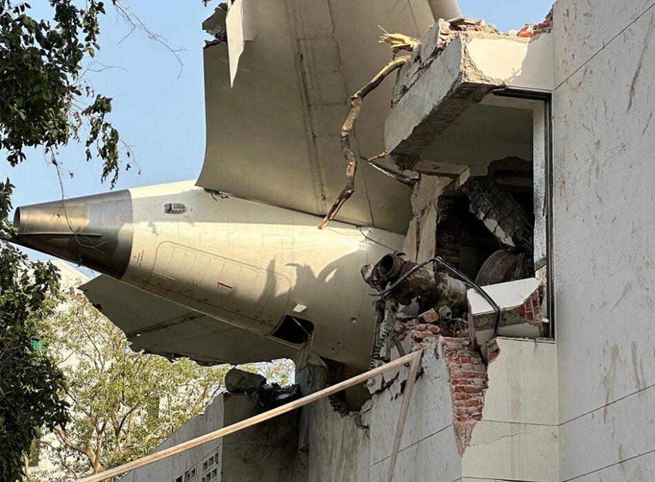 boeing-shares-slide-after-air-india-crash