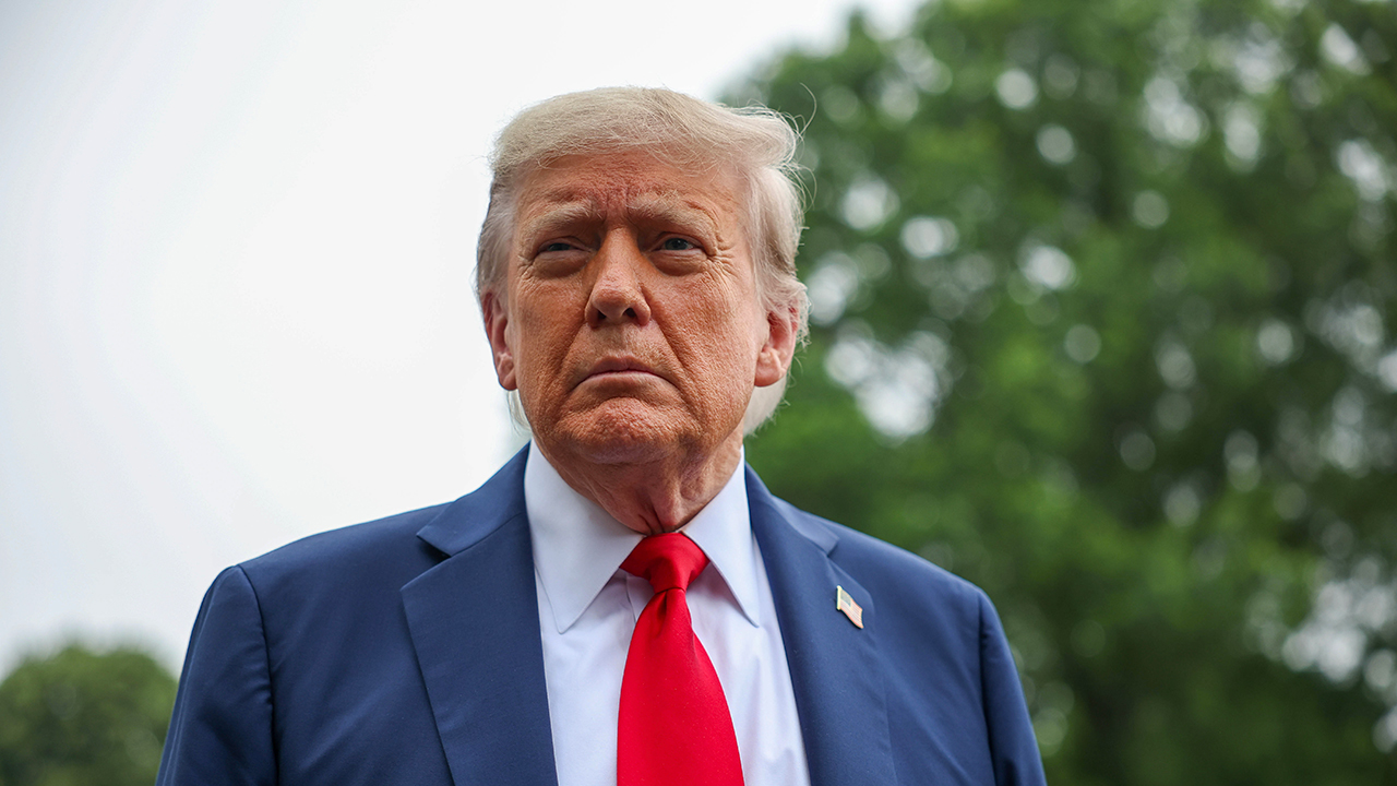 trump-threatens-to-fire-fed-governor-cook-if-she-doesn’t-resign