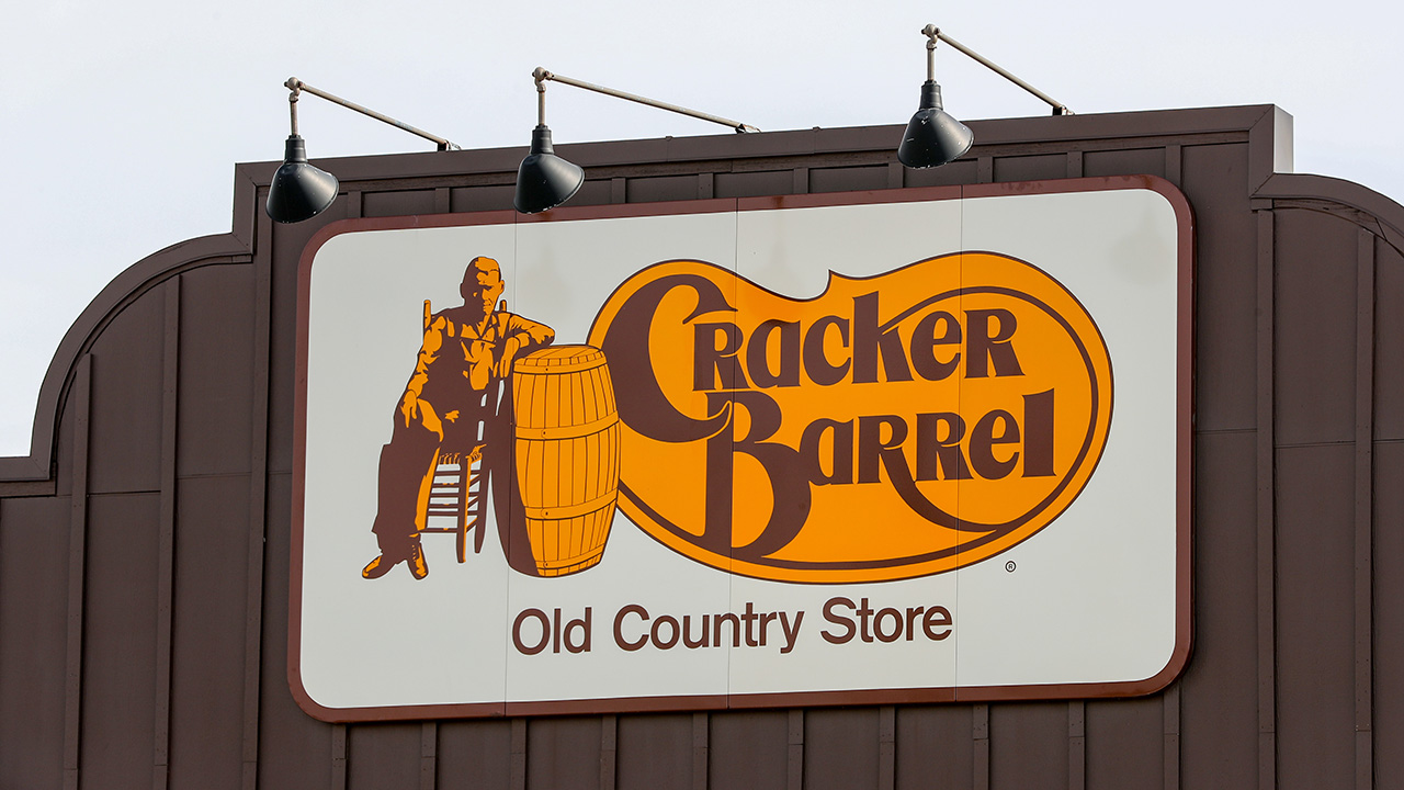 cracker-barrel-scraps-new-logo-design,-keeps-‘old-timer’-after-listening-to-customers